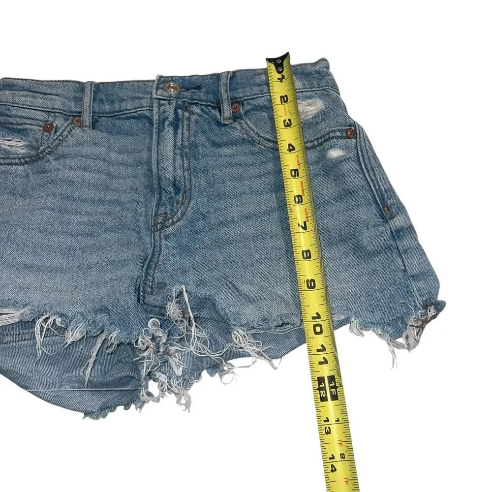 AMERICAN EAGLE Relaxed Short Light Wash Distressed Jean Shorts Size 00